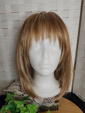 👉*ADORABLE* MEDIUM LENGTH LAYERED BLONDE BOB WIG WITH WISPY BANGS ~FACE FRAMING